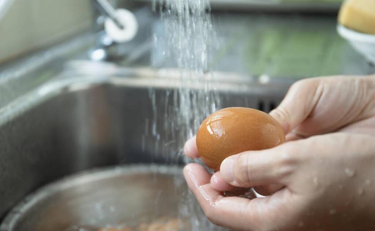 煮鸡蛋时，切记凉水沸水下锅都不对！记住这3点，轻轻一敲就脱壳 - 亦餐超级绿粉